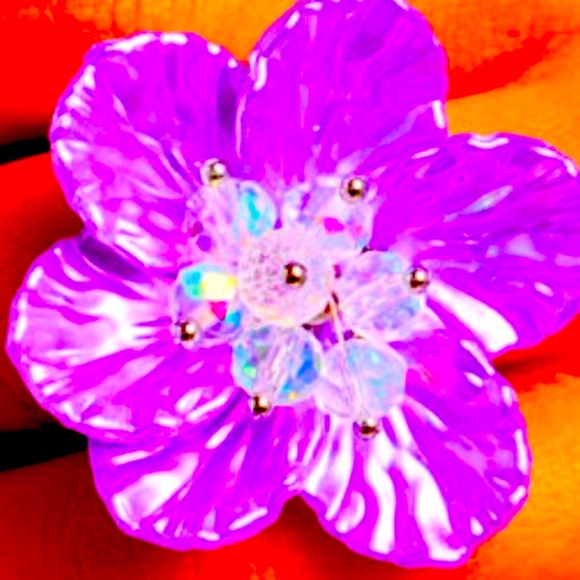 🪻💜🪻 “PETAL PACT” PURPLE RING ~ PAPARAZZI❗️IRIDESCENT ❗️🪻💜🪻 - Picture 5 of 7